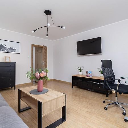 Pleasant Apartment With Terrace Cracow By Noclegi Renters คราคูฟ ภายนอก รูปภาพ