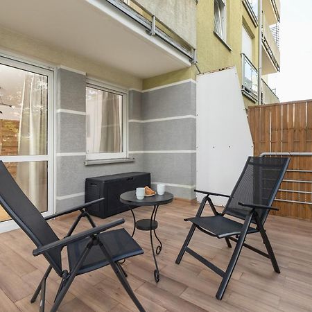 Pleasant Apartment With Terrace Cracow By Noclegi Renters คราคูฟ ภายนอก รูปภาพ