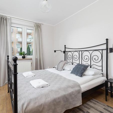 Pleasant Apartment With Terrace Cracow By Noclegi Renters คราคูฟ ภายนอก รูปภาพ