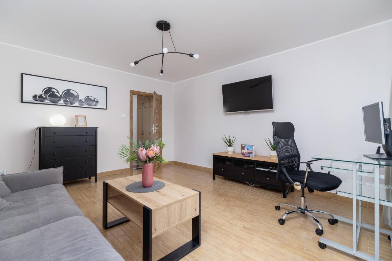 Pleasant Apartment With Terrace Cracow By Noclegi Renters คราคูฟ ภายนอก รูปภาพ