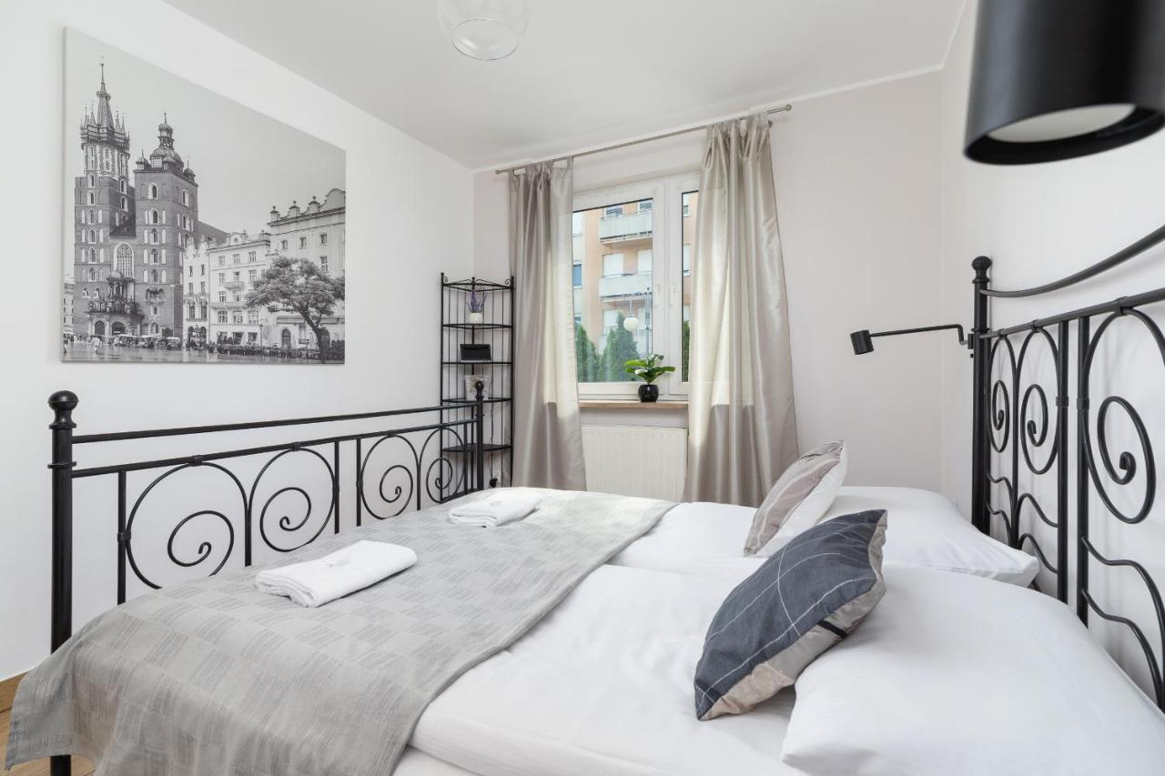Pleasant Apartment With Terrace Cracow By Noclegi Renters คราคูฟ ภายนอก รูปภาพ