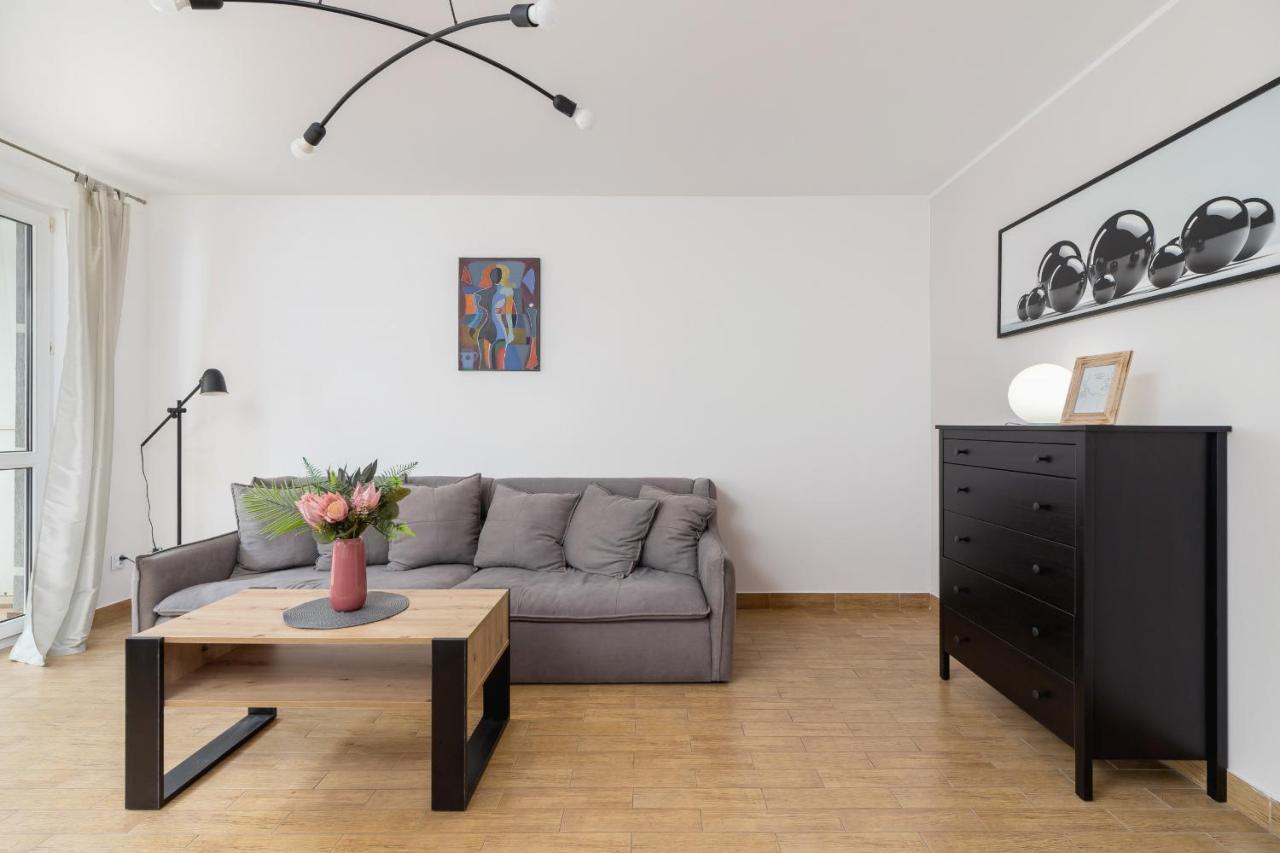 Pleasant Apartment With Terrace Cracow By Noclegi Renters คราคูฟ ภายนอก รูปภาพ