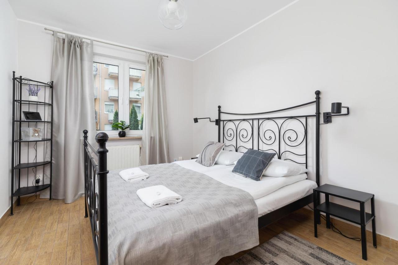 Pleasant Apartment With Terrace Cracow By Noclegi Renters คราคูฟ ภายนอก รูปภาพ