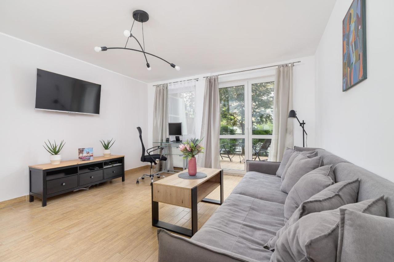 Pleasant Apartment With Terrace Cracow By Noclegi Renters คราคูฟ ภายนอก รูปภาพ