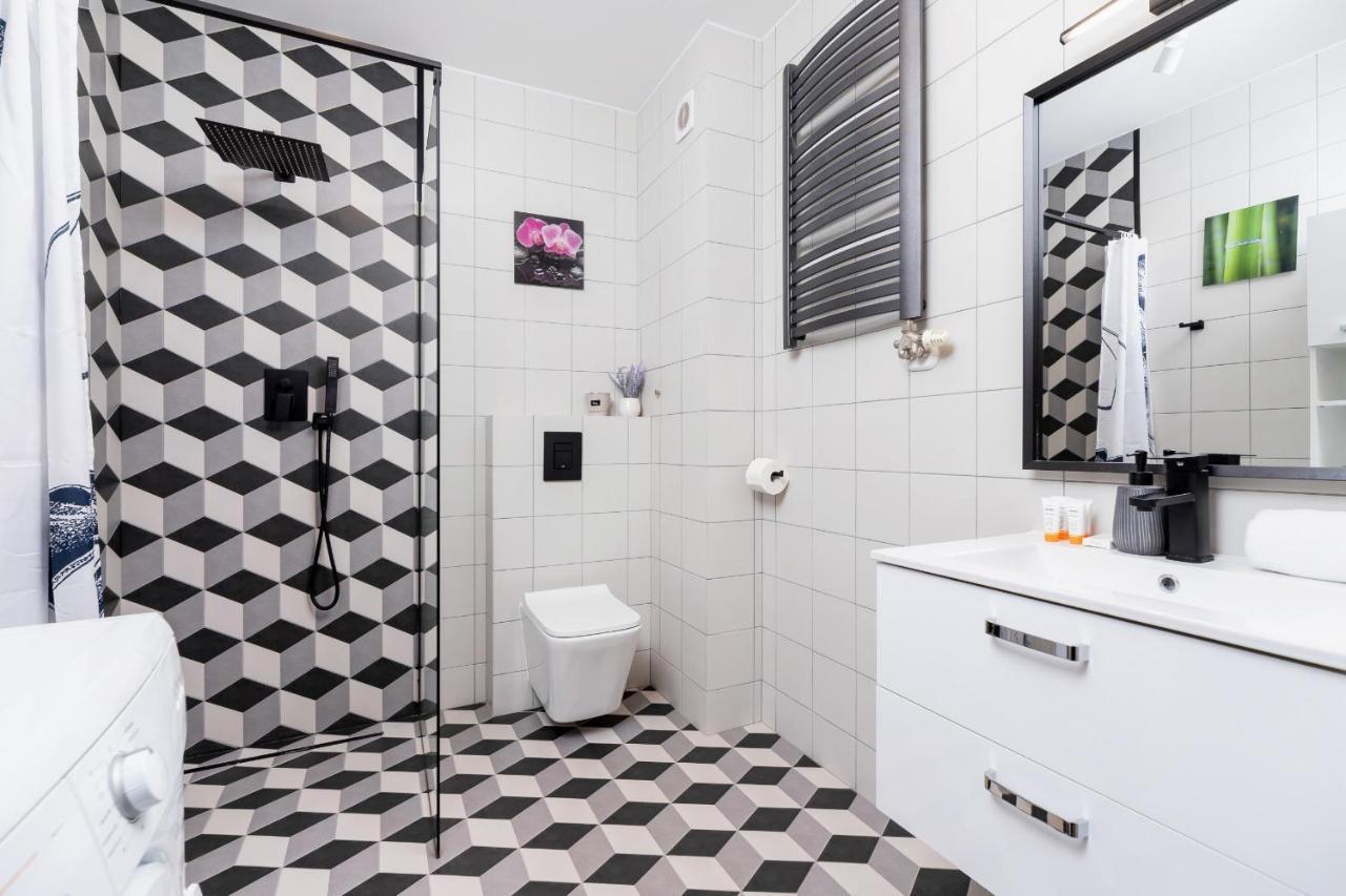 Pleasant Apartment With Terrace Cracow By Noclegi Renters คราคูฟ ภายนอก รูปภาพ