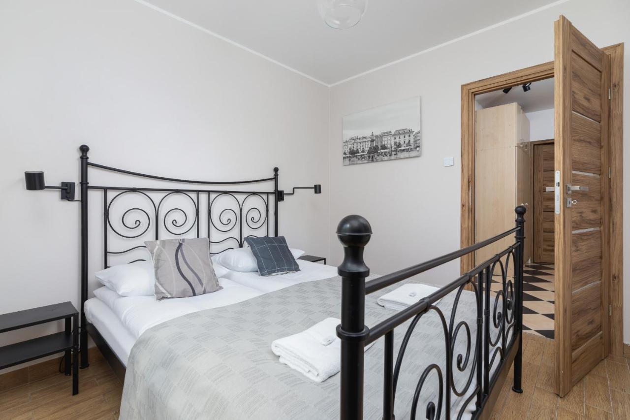 Pleasant Apartment With Terrace Cracow By Noclegi Renters คราคูฟ ภายนอก รูปภาพ