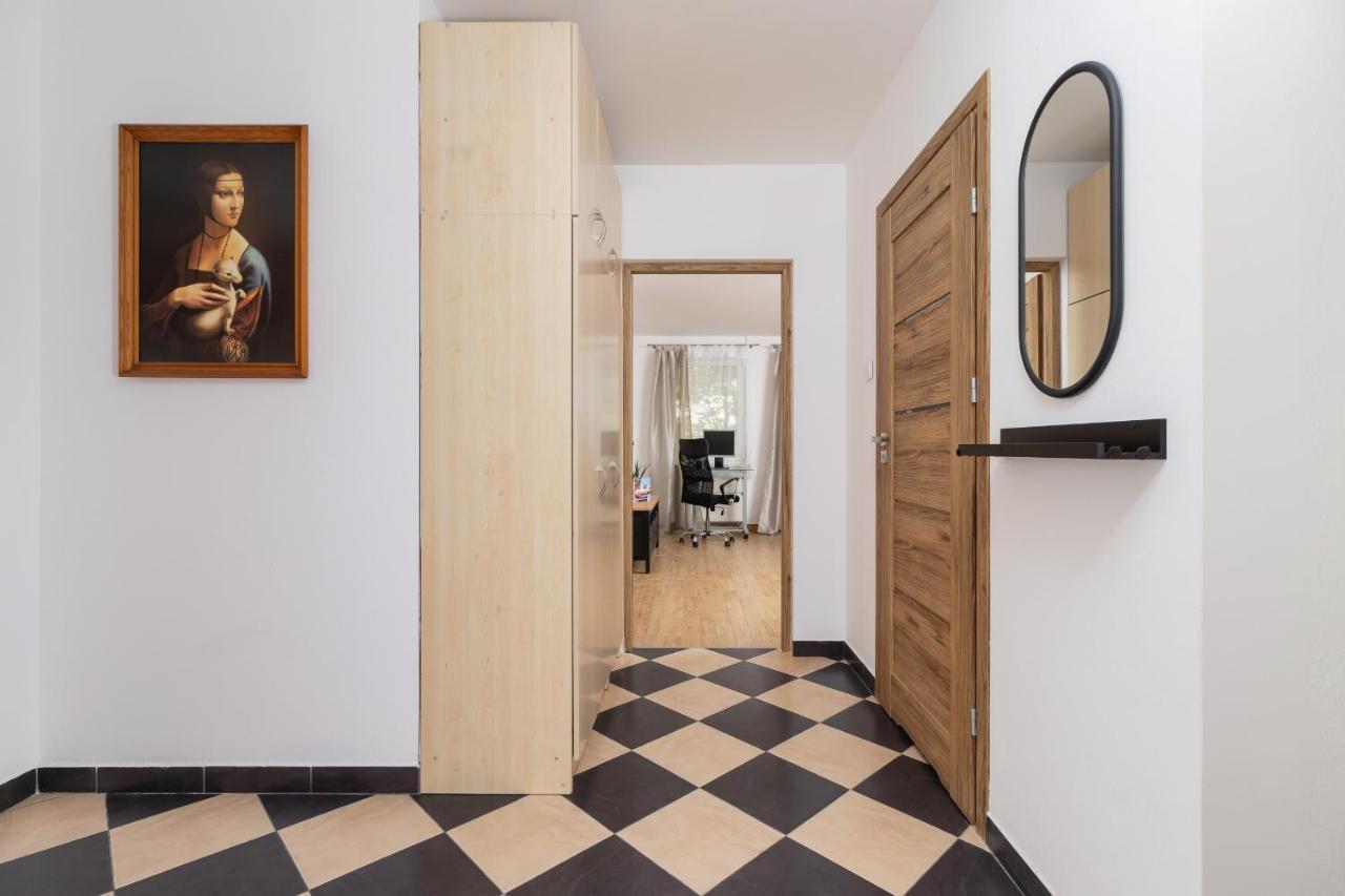 Pleasant Apartment With Terrace Cracow By Noclegi Renters คราคูฟ ภายนอก รูปภาพ