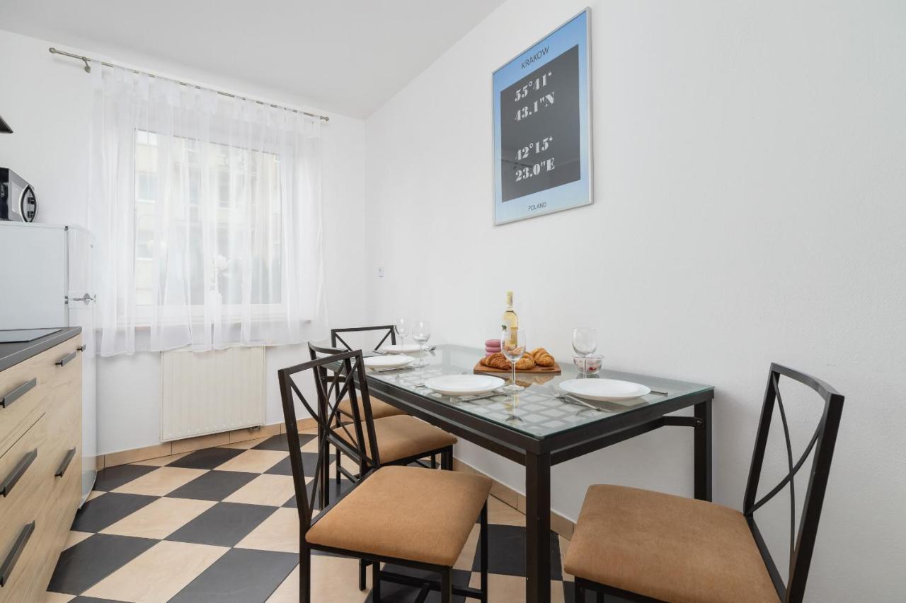 Pleasant Apartment With Terrace Cracow By Noclegi Renters คราคูฟ ภายนอก รูปภาพ