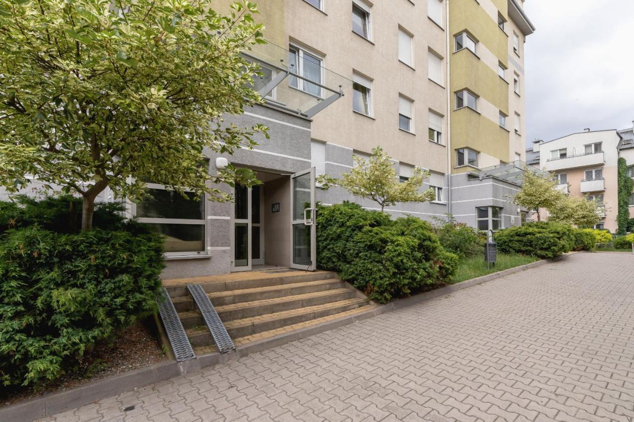 Pleasant Apartment With Terrace Cracow By Noclegi Renters คราคูฟ ภายนอก รูปภาพ